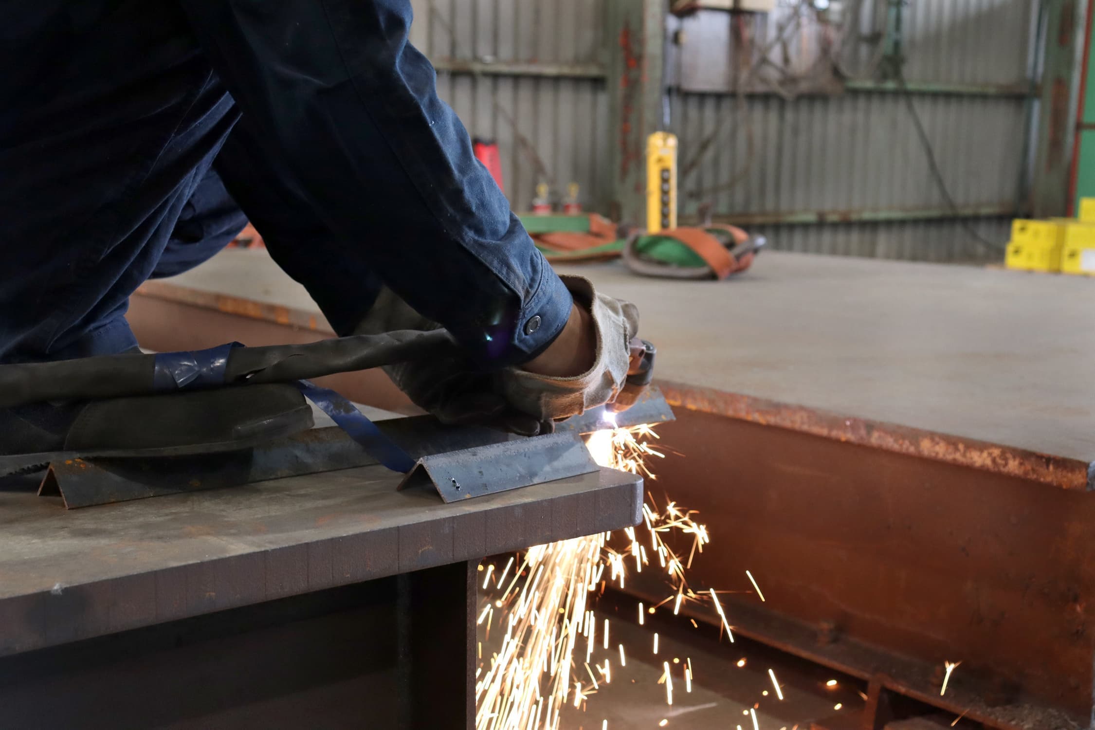 小島工業株式会社｜各種金属溶接・板金加工｜鋼材受注・発注｜製缶｜茨城県北相馬郡利根町の自社工場